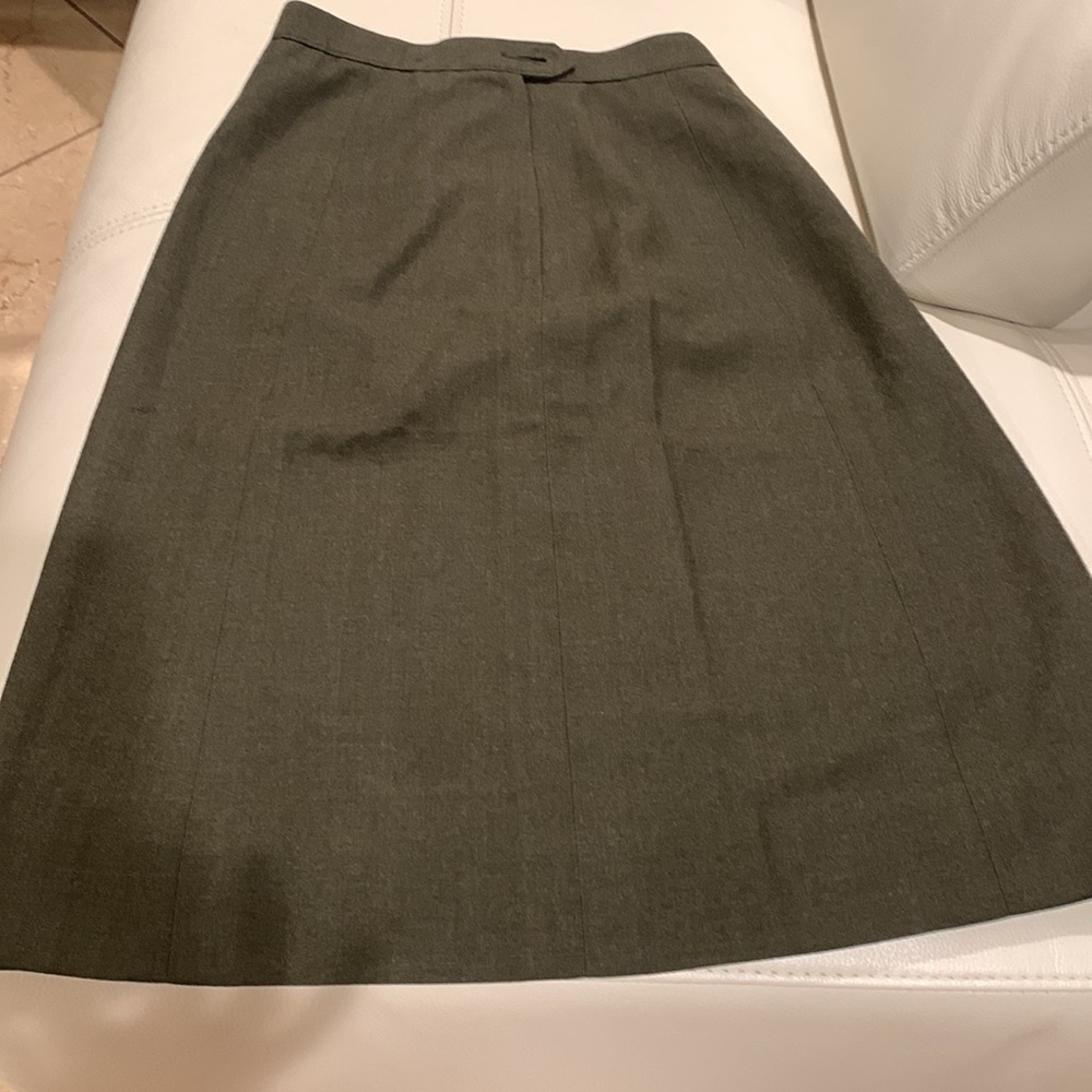 Captain helm new classic skirt olive green size XS